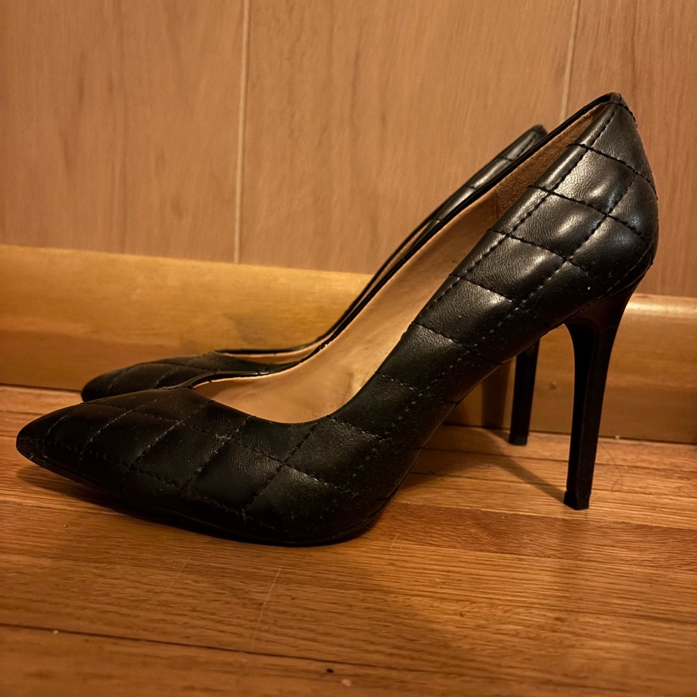 Jessica Simpson size 8.5 black heels. These are gorgeous!